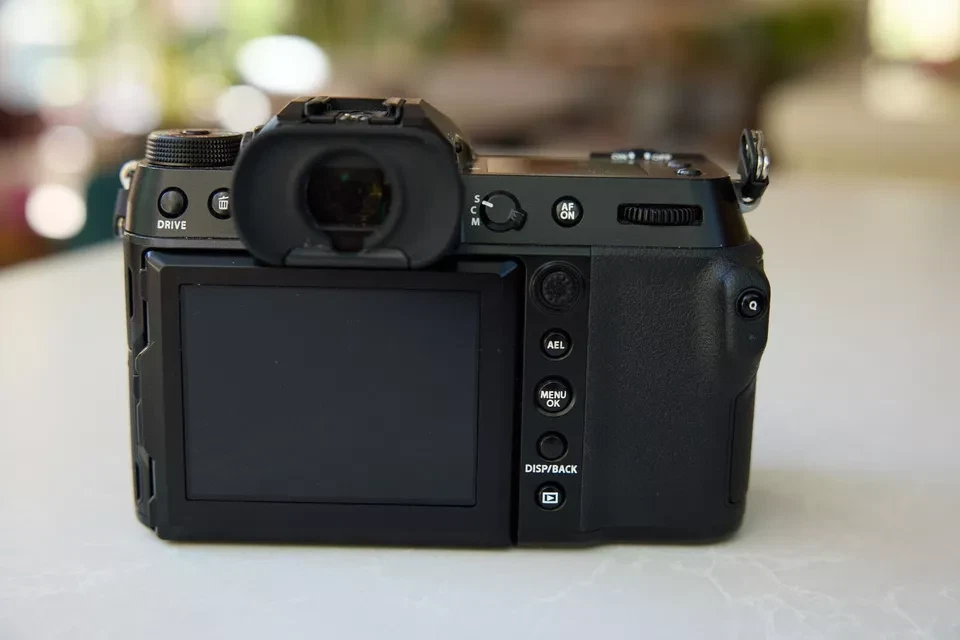 Fuji GFX 100S medium format camera, accessories + GF 80mm lens. Near mint. - Image 3 of 4