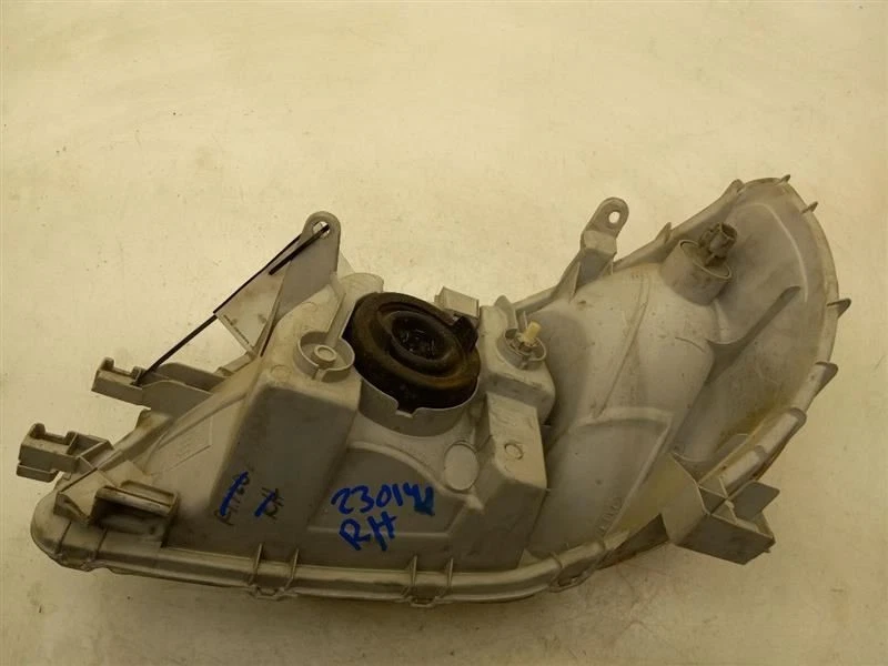 00-02 TOYOTA ECHO PASSENGER SIDE FRONT HEADLIGHT ASSEMBLY  - Image 4 of 4