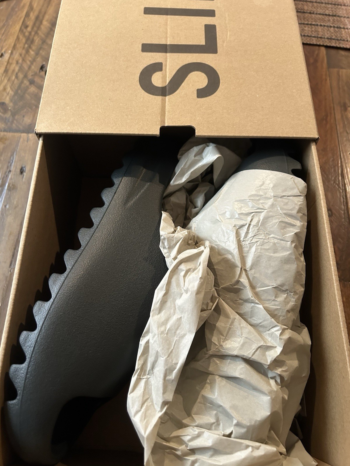 Adidas Yeezy Slides Dark Onyx Men's Size 10 ID5103 Brand New thumbnail 4