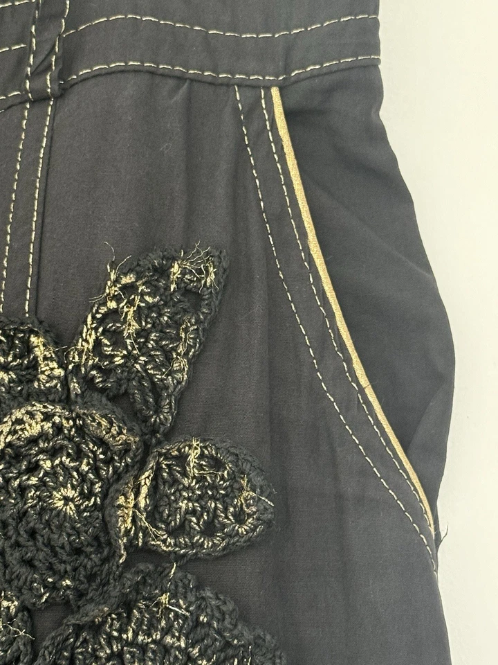 Calça preta de algodão cargo feita na Itália RINASCIMENTO com fios dourados. Tamanho M - Imagem 3 de 4