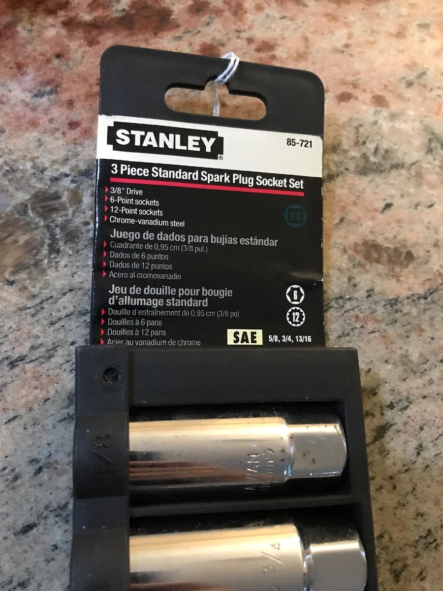 Standard spark plug socket outlet