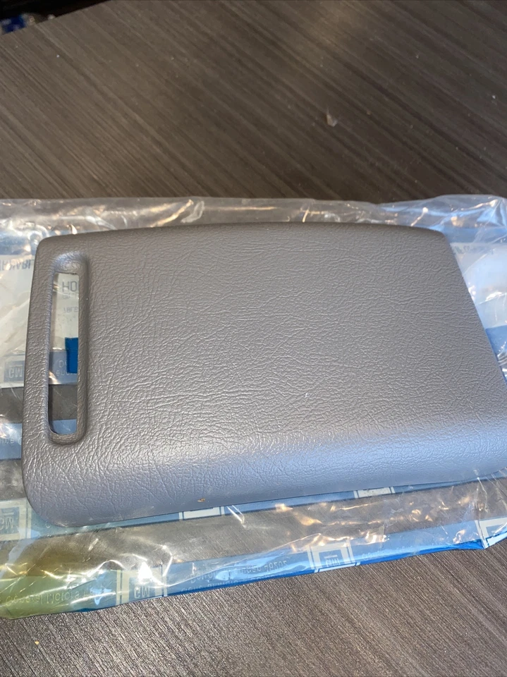 NOS 1993 OLDSMOBILE Achieva Holder,Front Floor Console Rear Cup Dark Gray - Image 2 of 3