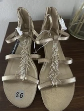Adorable Kenneth Cole Reaction Sandals - Very Unique Super Stylish Design-9.5M