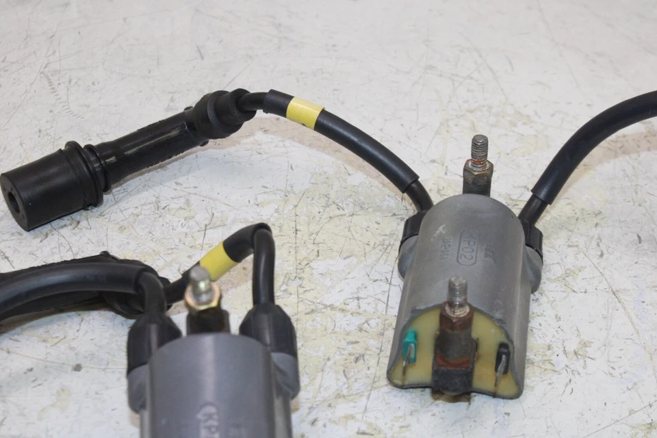 88-97 KAWASAKI NINJA 600R ZX600C OEM BOBINAS DE ENCENDIDO BOBINA TAPAS DE BUJÍAS Foto 3 de 4