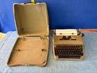 Olympia sm3 Deluxe Vintage Typewriter w/ Case   READ LISTING