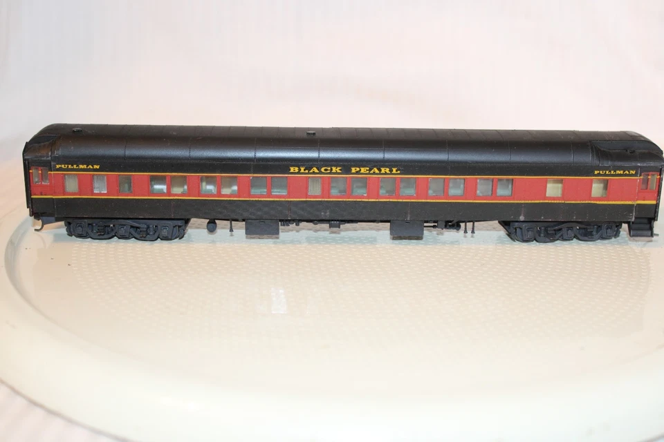 HO Scale Walthers, Pullman 8-1-2 Sleeper Car, Black Pearl, Custom Paint - Image 3 of 4