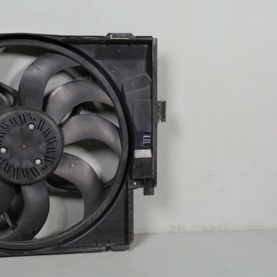 2012-2018 BMW 228i 320i Radiator Cooling Fan With Shroud OEM Used - Изображение 3 из 4