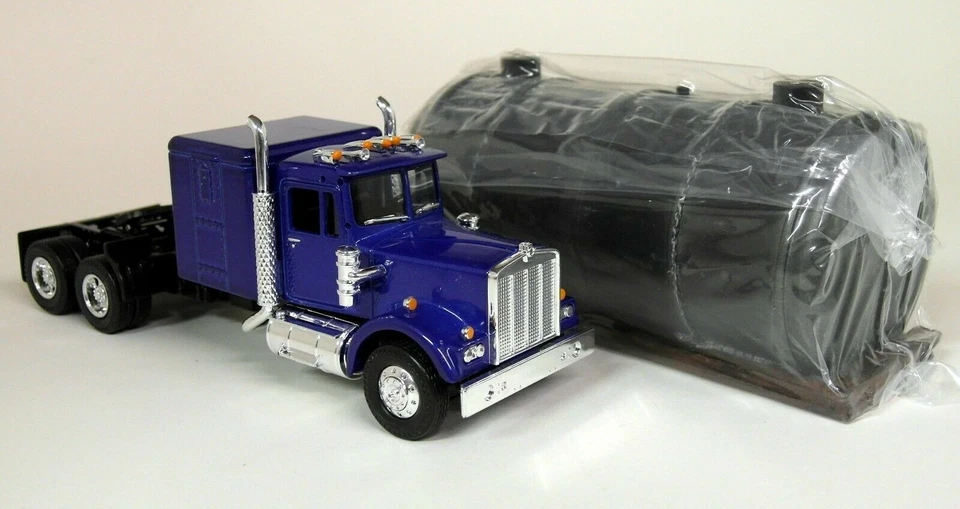 Corgi 1/50 US55702 Kenworth W925 + Low Loader & Boiler Load Model Truck - Image 2 of 4