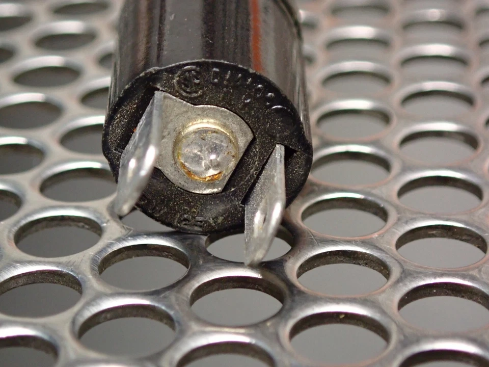 Soportes de luz Dialco 75W 125V (lote de 80) nuevos sin caja ver todas las fotos Foto 3 de 4