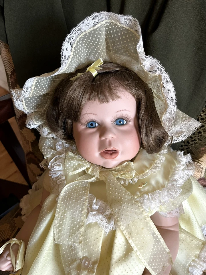 VTG 1987 Ceramic/Cloth DeHetre Punkin Baby Girl Doll Blue Eye Eyelash Brown Hair - Image 3 of 4