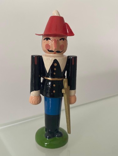 Kleine Nussknacker Figur Soldat Kapitän Offizier Musketier Erzgebirge 1721/21
