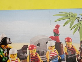 LEGO Pirates Chess Set 40158 - Retired - Rare - BRAND NEW in Box Sealed