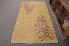 Elegant Yellow Rug, Traditional Red Accent 3.5x6.6 ft Rug