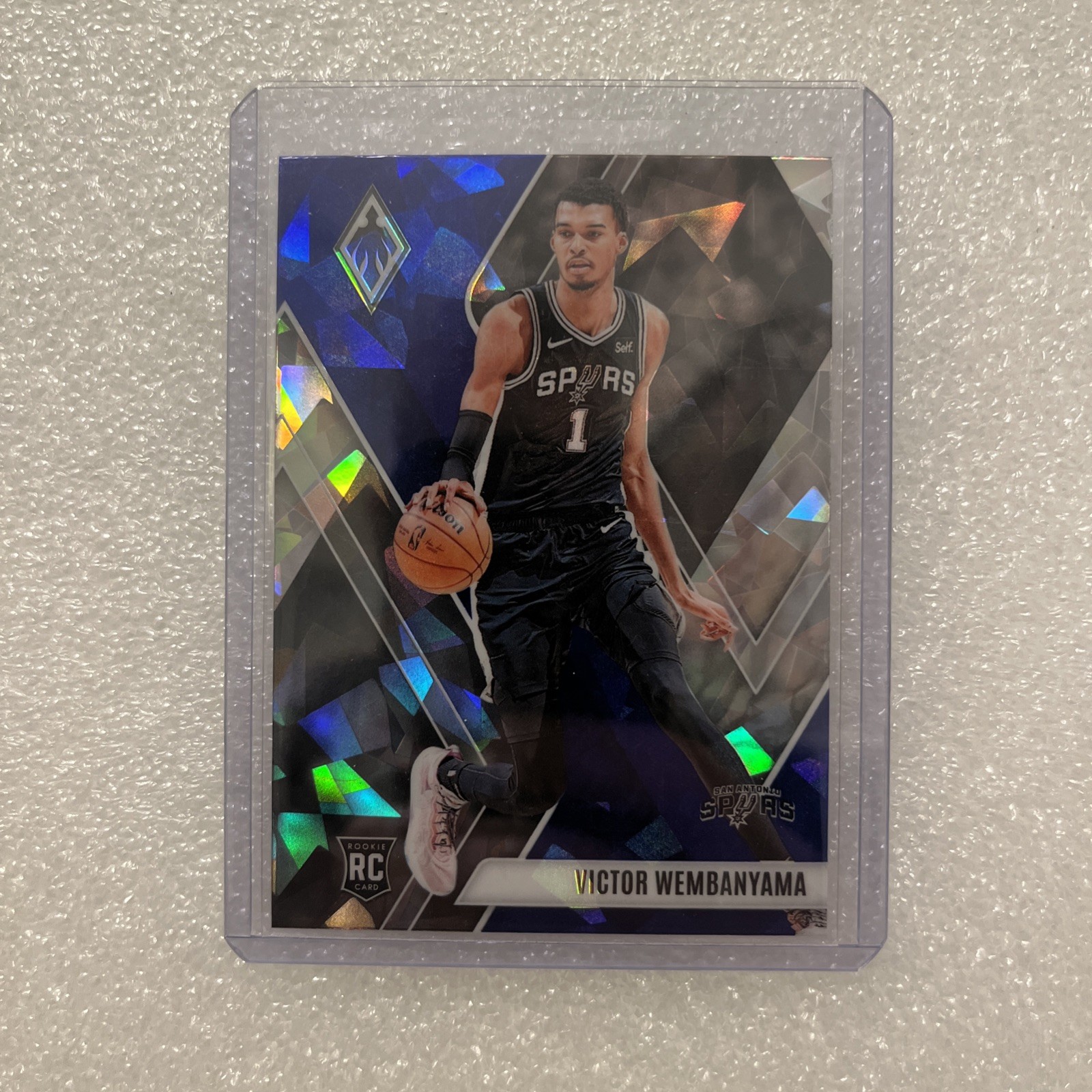 2023-24 Panini Phoenix - Rookies Victor Wembanyama #256 Blue Ice (RC)