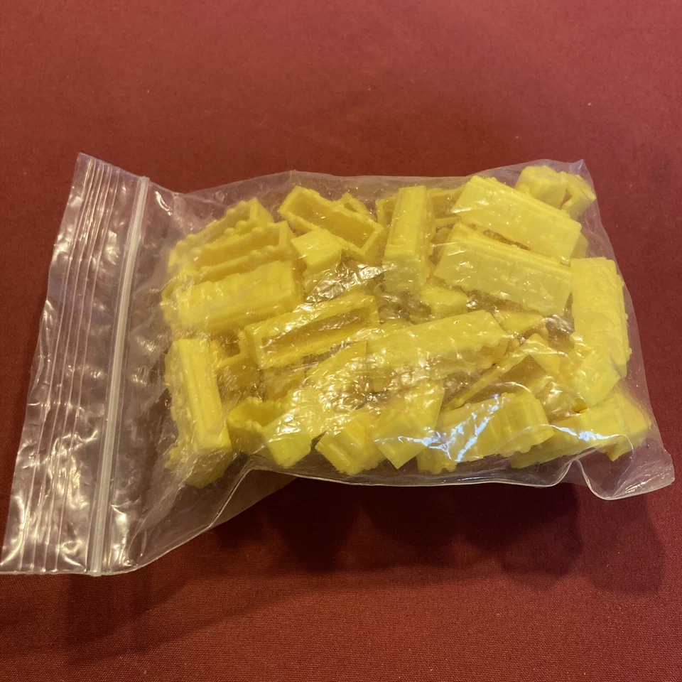 Juego de mesa Ticket To Ride piezas de repuesto - 48 vagones de tren amarillos Foto 2 de 2