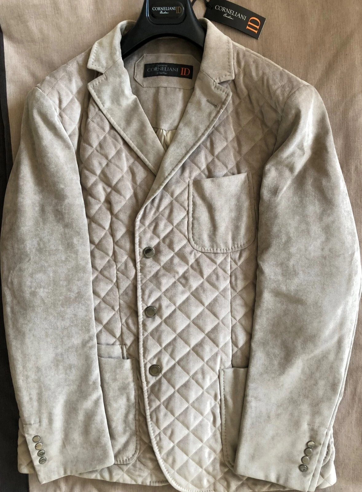 CORNELIANI ID -Men's Beige Velvet X-Stitch Buttoned Luxury Jacket UK46/IT56 BNWT
Opens in a new wind