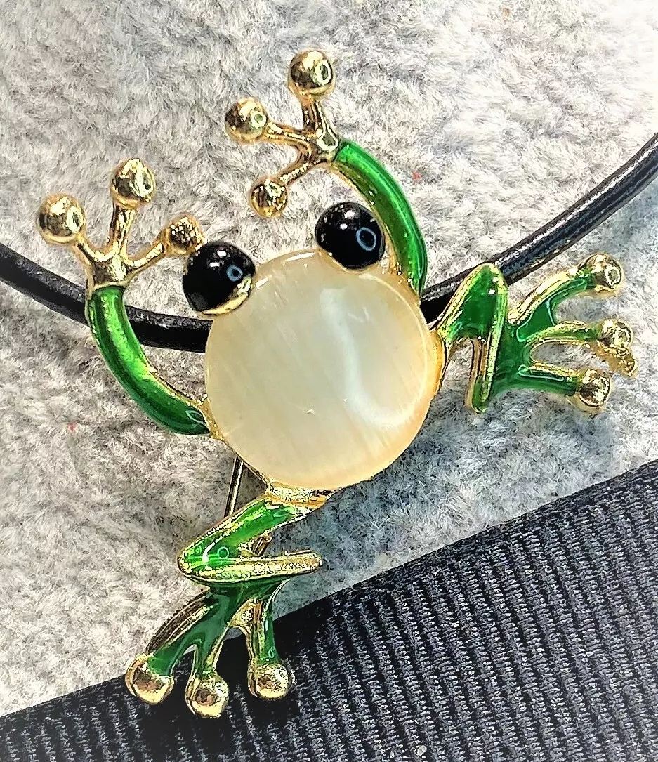 Betsey johnson frog earrings deals