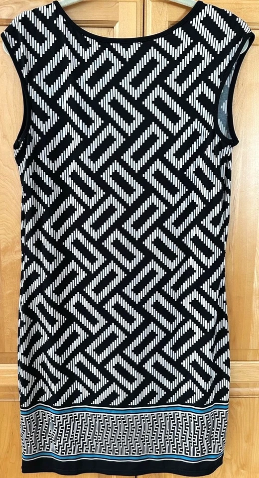 VESTIDO RECTO STUDIO M SIN MANGAS / MEDIANO / BLANCO Y NEGRO con ACENTO AZUL PAVO REAL Foto 2 de 3