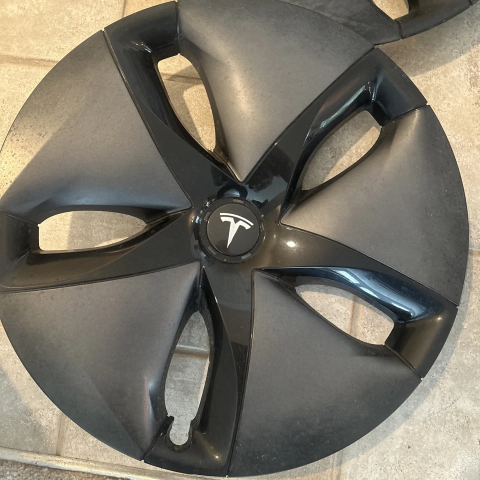 Set of 4 OEM TESLA MODEL 3 REFRESH AERO 18" WHEEL COVER HUBCAP - Image 2 of 4