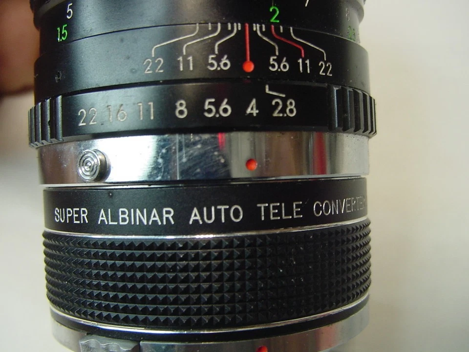 SUPER ALBINAR AUTO 1:2.8 f=135MM CAMERA LENS - Image 3 of 4