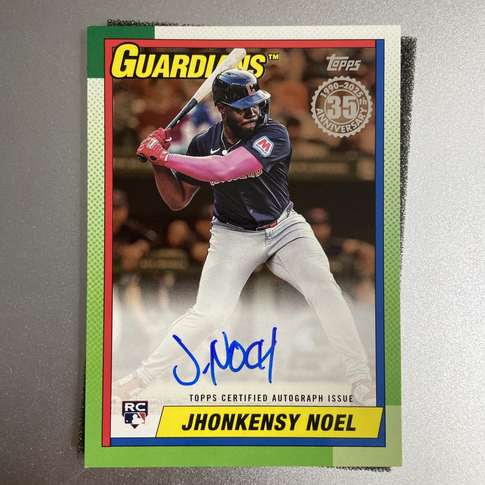 2025 TOPPS SERIES 1 JHONKENSY NOEL RC 1990 ON CARD AUTO GOLD PARALLEL 26/50