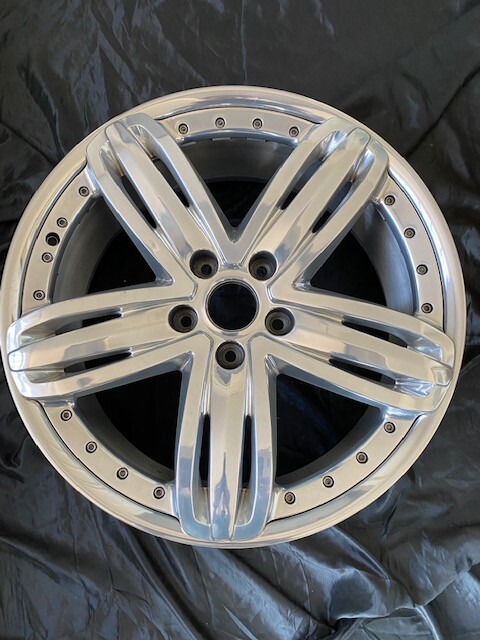 21" OEM BENTLEY MULSANNE FORGED ALLOY POLISHED WHEEL (GENTLY USED)