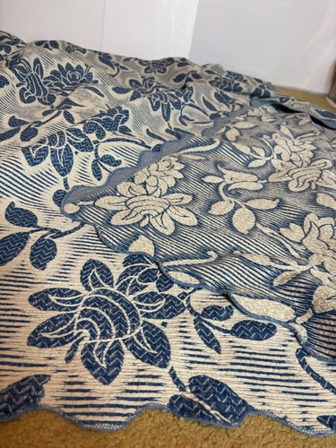 Vintage Blue Ivory Large Floral Print Scalloped Quilt Coverlet Bedspread 78 x 96