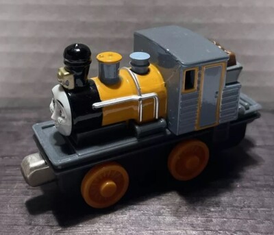 Dash Thomas + Friends Take n Play Die Cast Train Engine Loco Toy 2010 Mattel