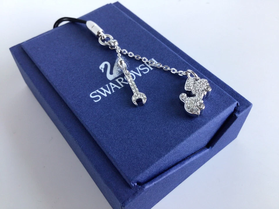 CORREA Y ENCANTO PARA TELÉFONO CELULAR SWAROVSKI con tema de automóvil con caja y etiqueta - NUEVO Foto 2 de 4