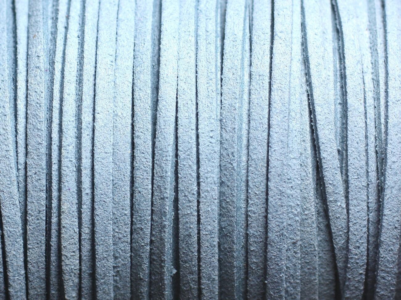 Cordon lanière suédine daim 3mm bleu pour vos ateliers de bijoux bohèmes et attrapes-rêves