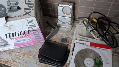 Fujifilm FinePix M603 - Boxed ''Vertical'' Super CCD Cult Classic