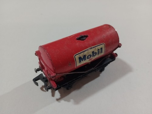 HORNBY DUBLO - MOBIL TANK WAGON 4677 Vintage Train Set Meccano F17 | Condition: Used