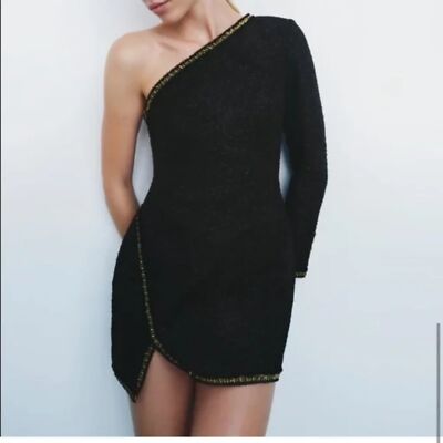 green emerald velvet dress ZARA. Long ribbed dress with gold buttons. TS  Hibuy market