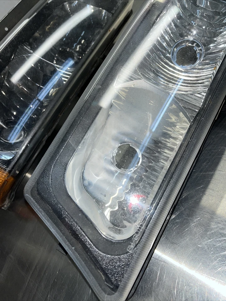 2003 - 2007 Chevrolet Silverado 1500 2500 3500 Headlight Lamp Passenger/Driver - Imagem 3 de 4