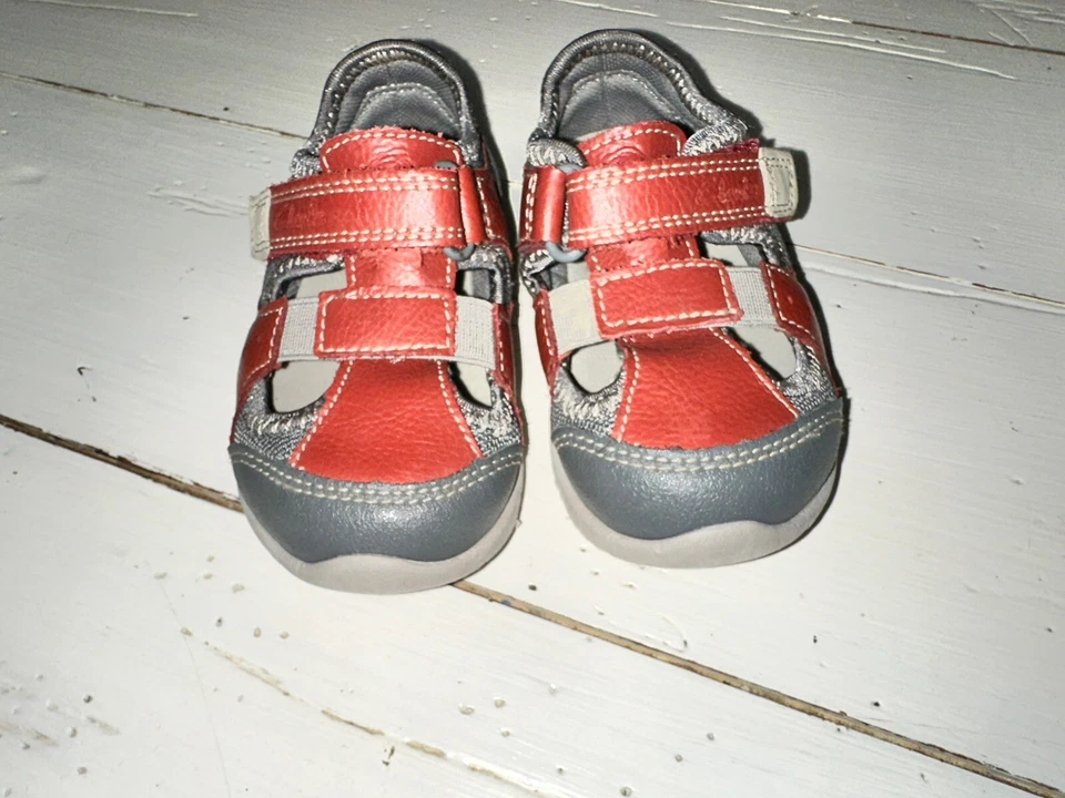 Sandalias Clarks EE. UU. 5 M/W Cuero Superior Marrón Gris Cierre EZ Ajustable-Súper Flexible Foto 2 de 4