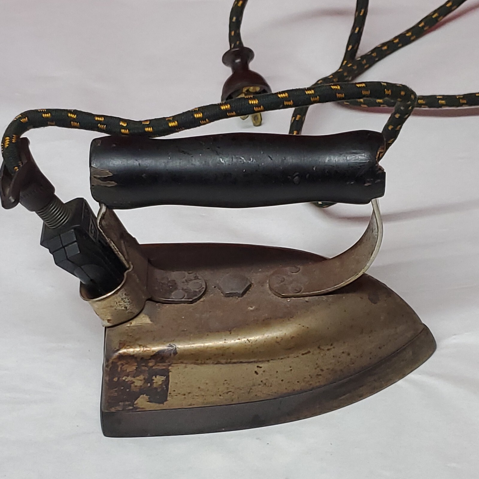 Antique Goldenrod Collectible Vtg Electric Clothes Iron Dover Mfg Company Ohio