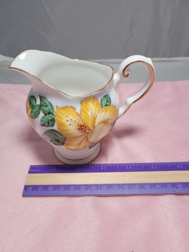 Vintage Tuscan Hawaiian Flowers Yellow Hibiscus Milk Jug/Creamer Made In England - Picture 3 of 7