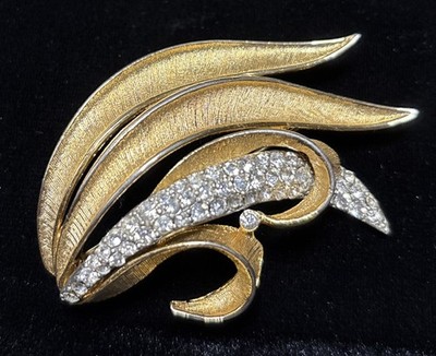 Vintage Bsk Brushed Gold Tone Rhinestone Brooch