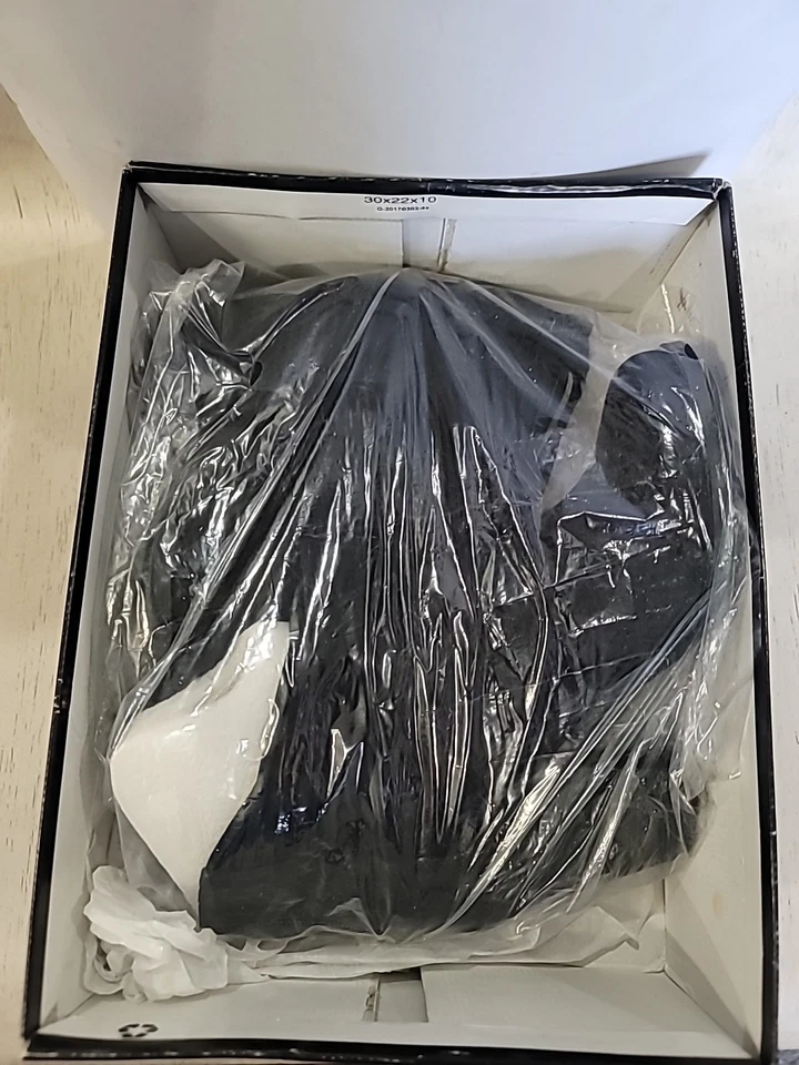 Botas de tornozelo Fergalicious by Fergie Wicket-T pretas 6 1/2 M - Imagem 3 de 4