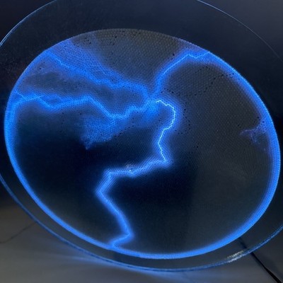 Luminglas 16 Inch Blue plasma light touch Lightning Effects Excellent Condition