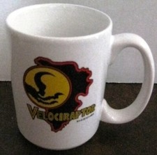 VINTAGE JURASSIC PARK VELOCIRAPTOR CERAMIC MUG - NM- UNIVERSAL STUDIOS, AND HTF!