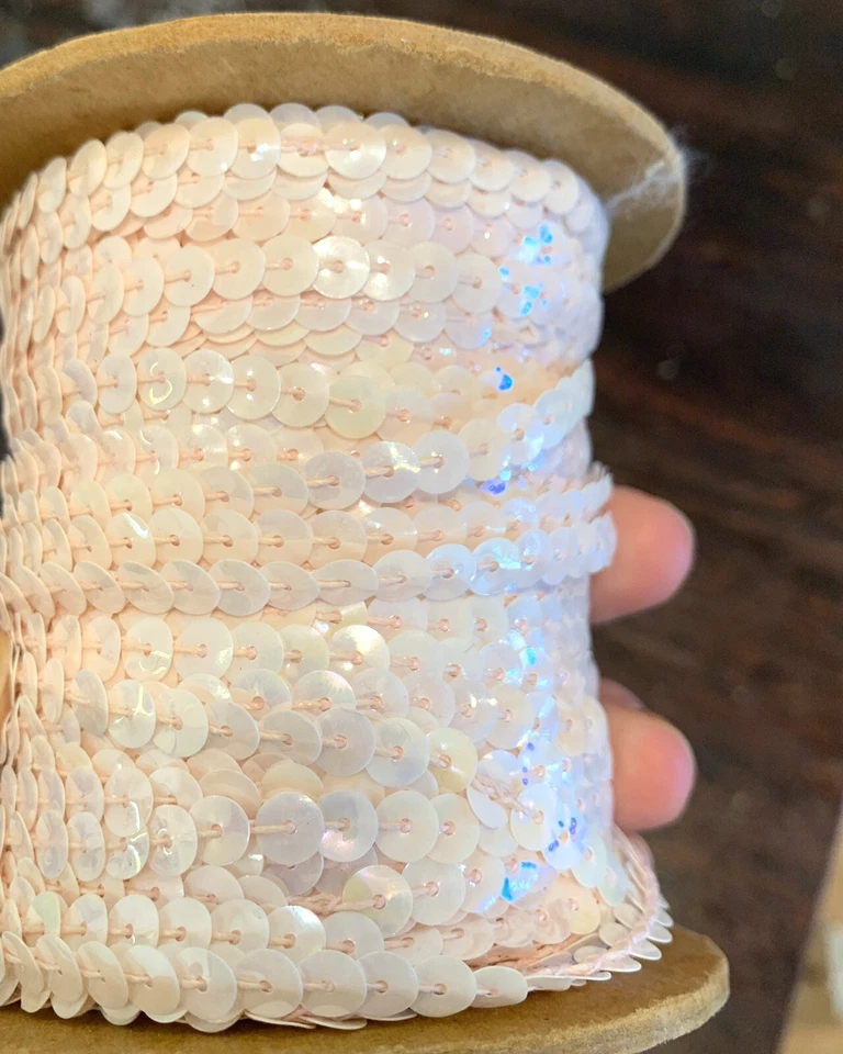 Cadena plana de lentejuelas no elásticas 6 mm rosa bebé pálido X 2 mtr Foto 2 de 4