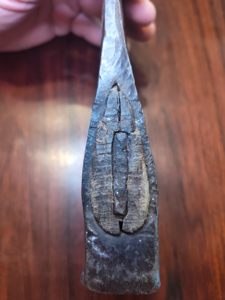 EMBOSSED E.C. SIMMONS KEEN KUTTER AXE HEAD Just Under 4 Lb