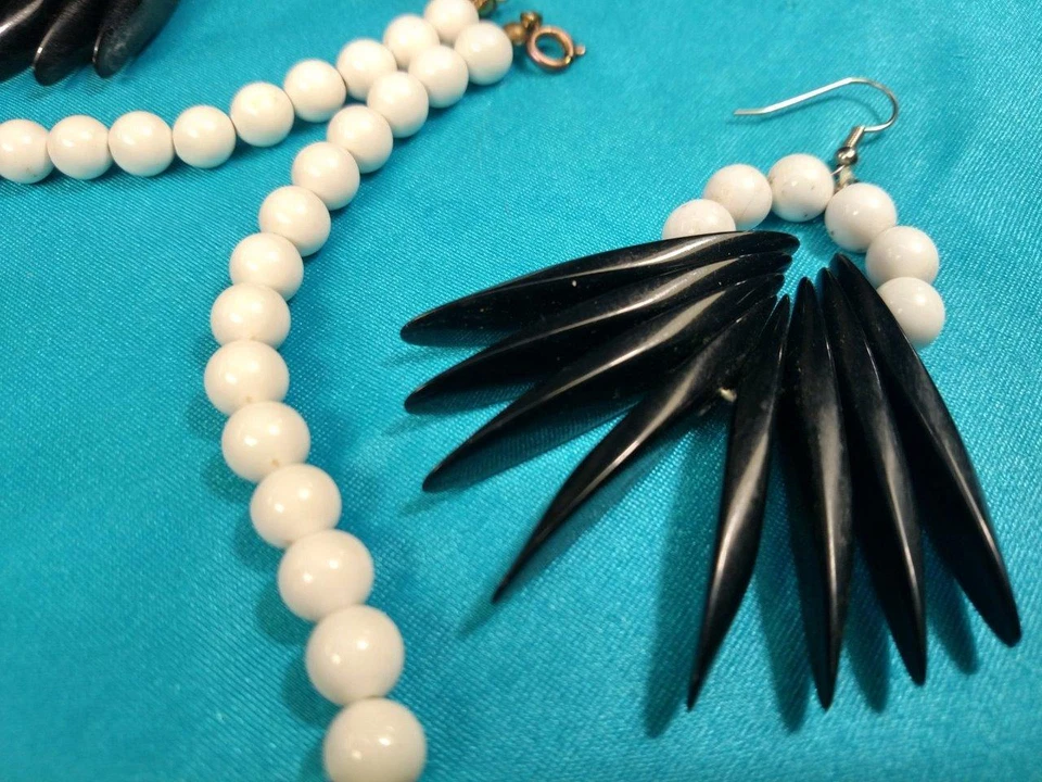 Blanco y Negro ~ Conjunto de Collar y Pendientes Pierced Foto 3 de 4