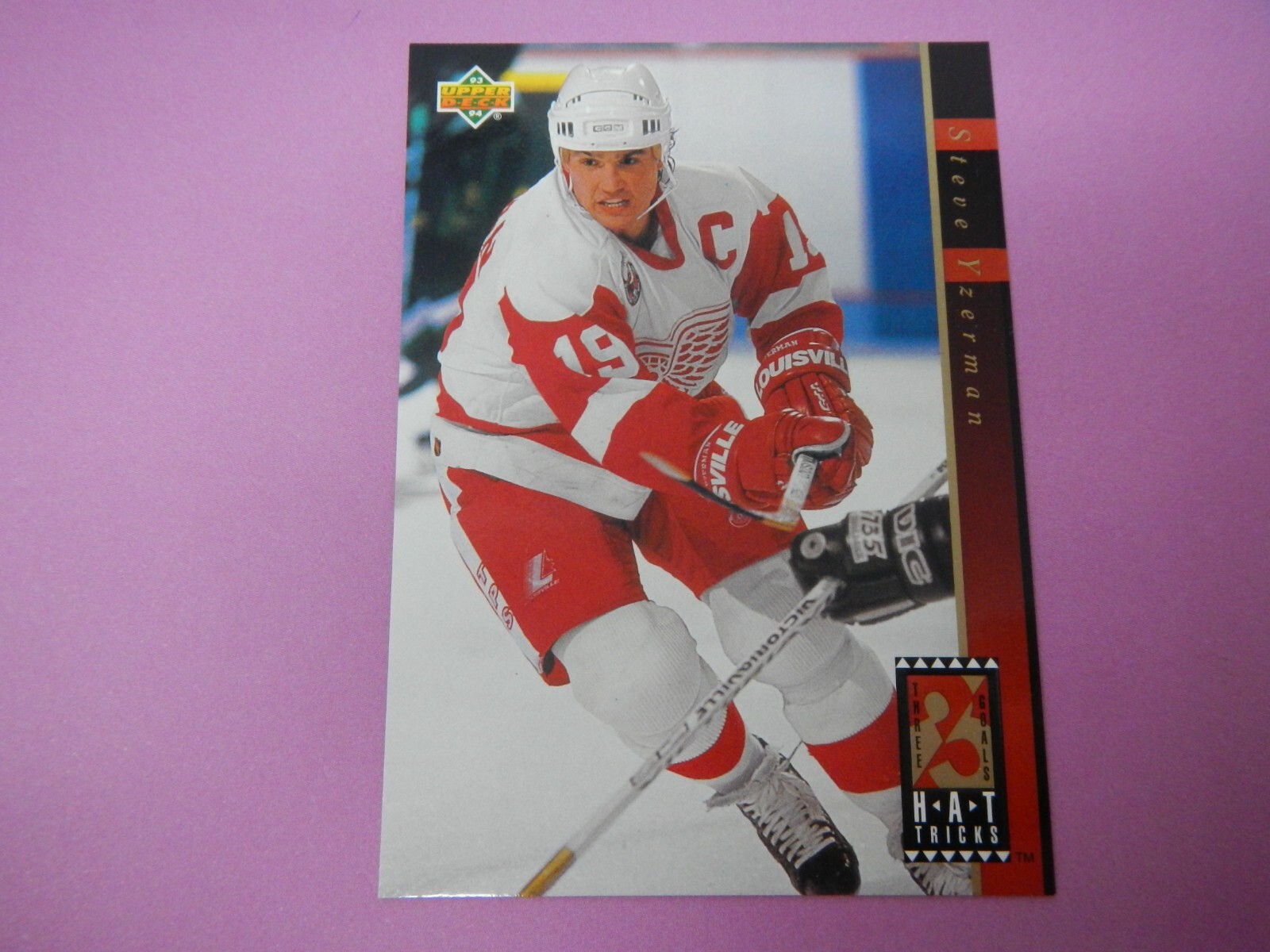1993-94 Upper Deck Hat Tricks Steve Yzerman #HT6
