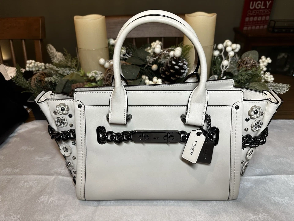 Coach 59091 Swagger 27 en blanco tiza con detalle floral de sauce + billetera Foto 2 de 4