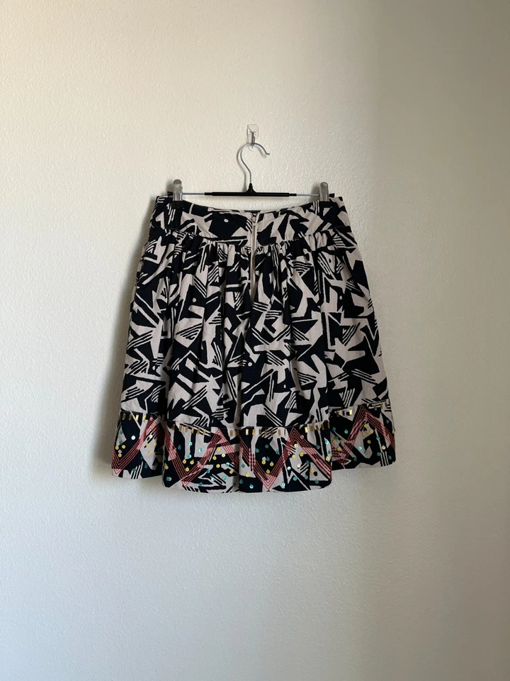 Saia de tule Odille Anthropologie estampa astrata em preto/bege tamanho EUA 4 - Imagem 3 de 4