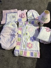 Ensemble chambre bébé papillon et fleur