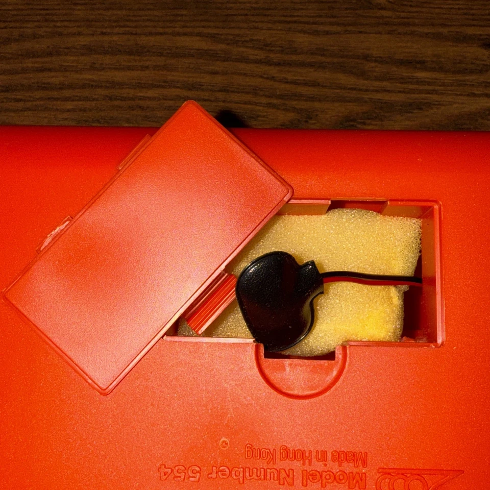 VTG Lite ‘n Learn Electronic Organ Concept 2000 Toy Keyboard Piano Model 554 Red - Image 3 of 4