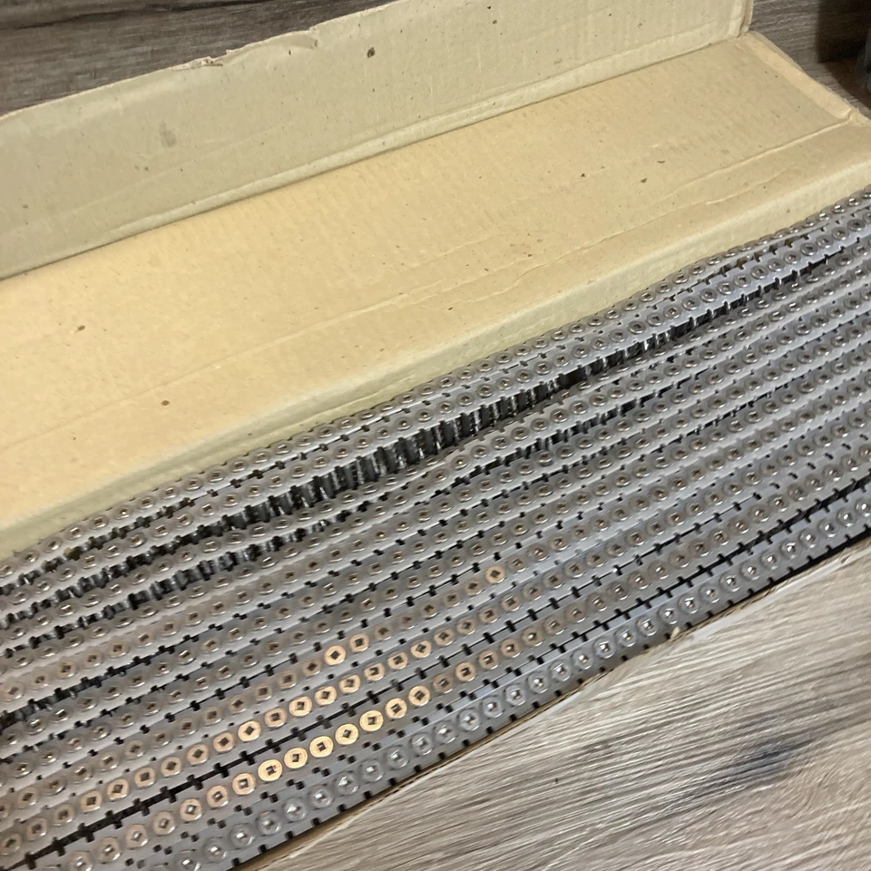 milwaukee deck screws #8 x 2-1/2” CD17 48-30-3044 1,000 Count - Image 2 of 4